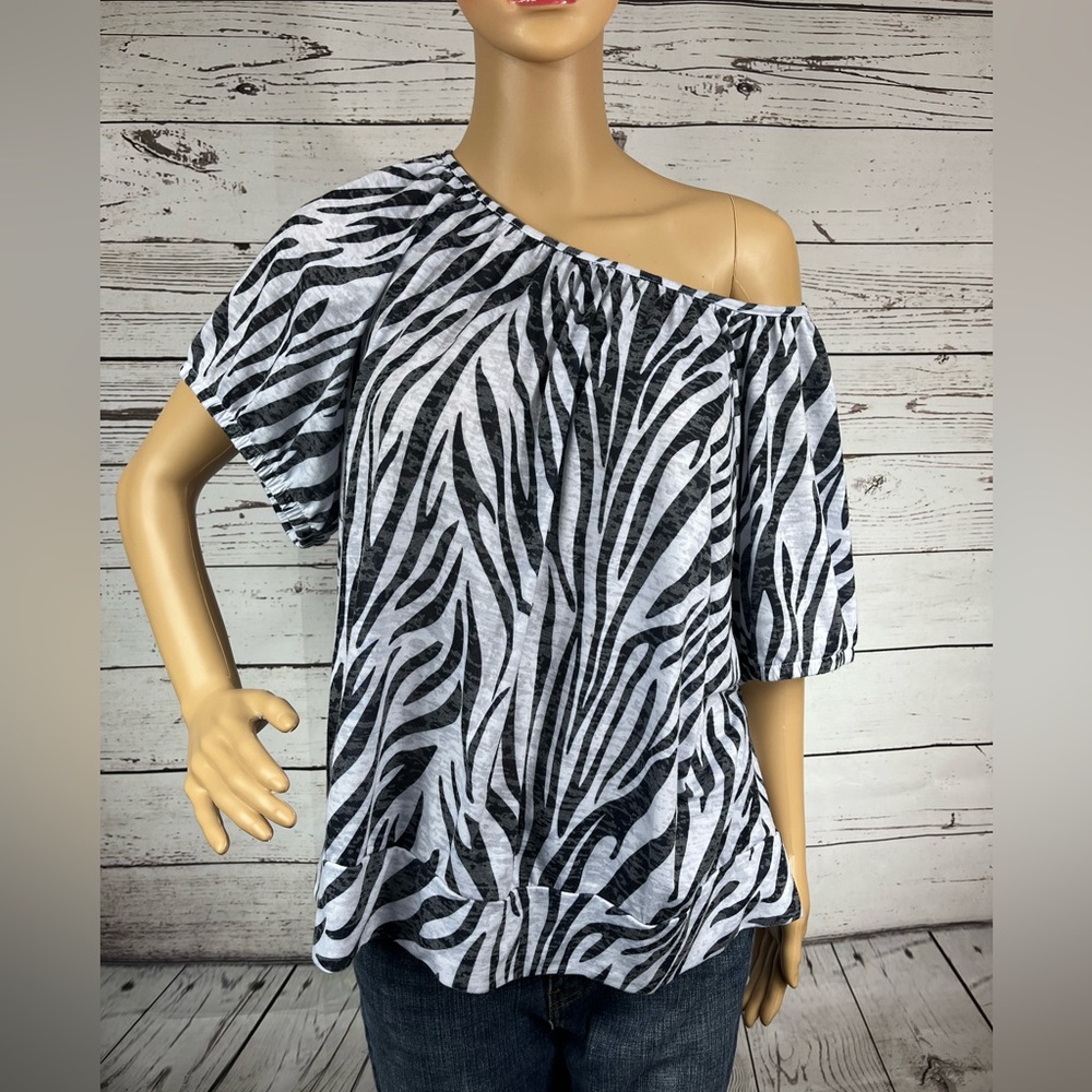 Cathy Daniels zebra print top!